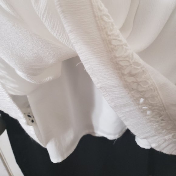 White Summer Mini Dress w/Crochet Accents by Hollister Size 3 - Picture 5 of 9